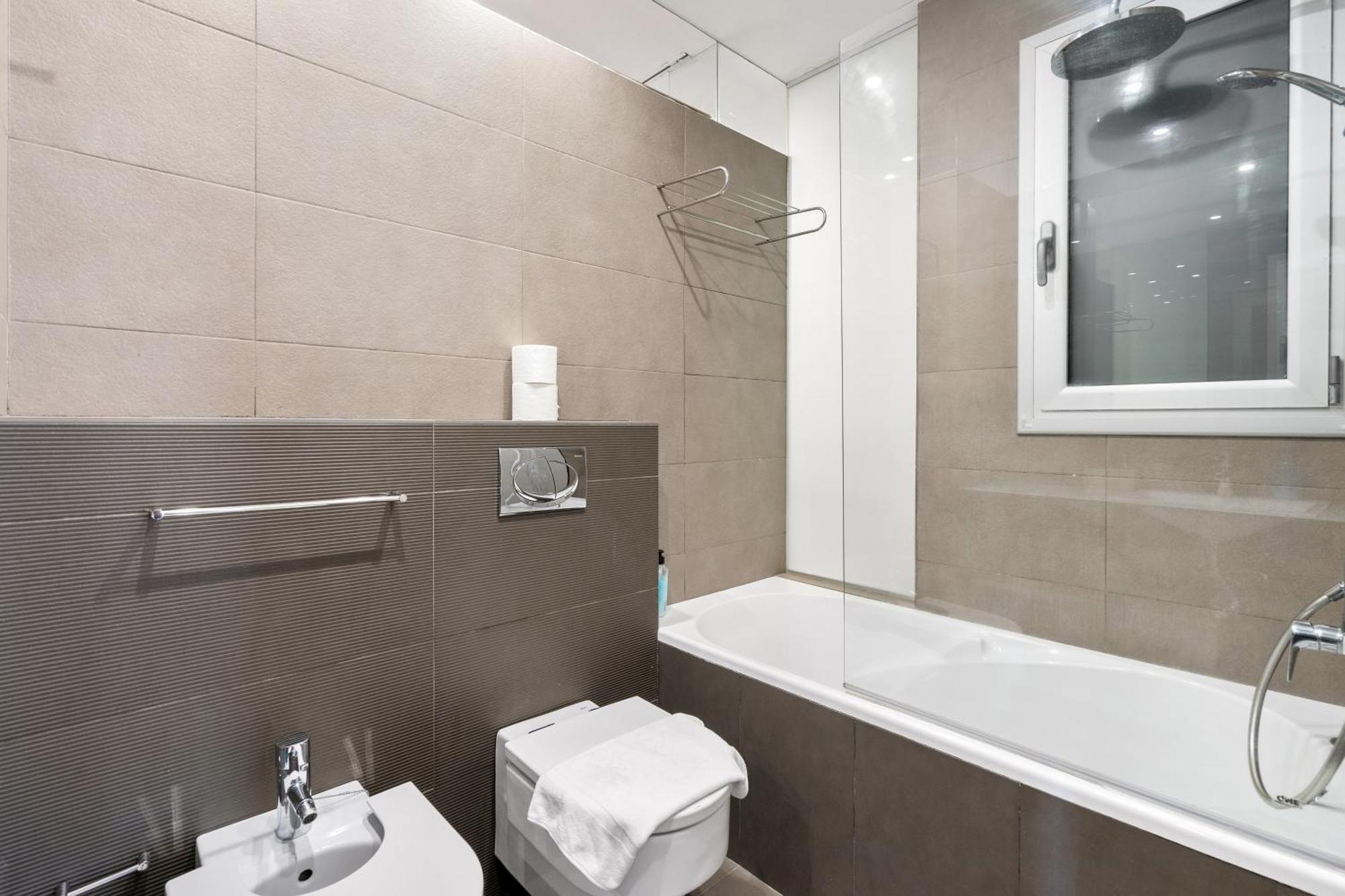 For Couples, Families And Groups, Center Apartament
