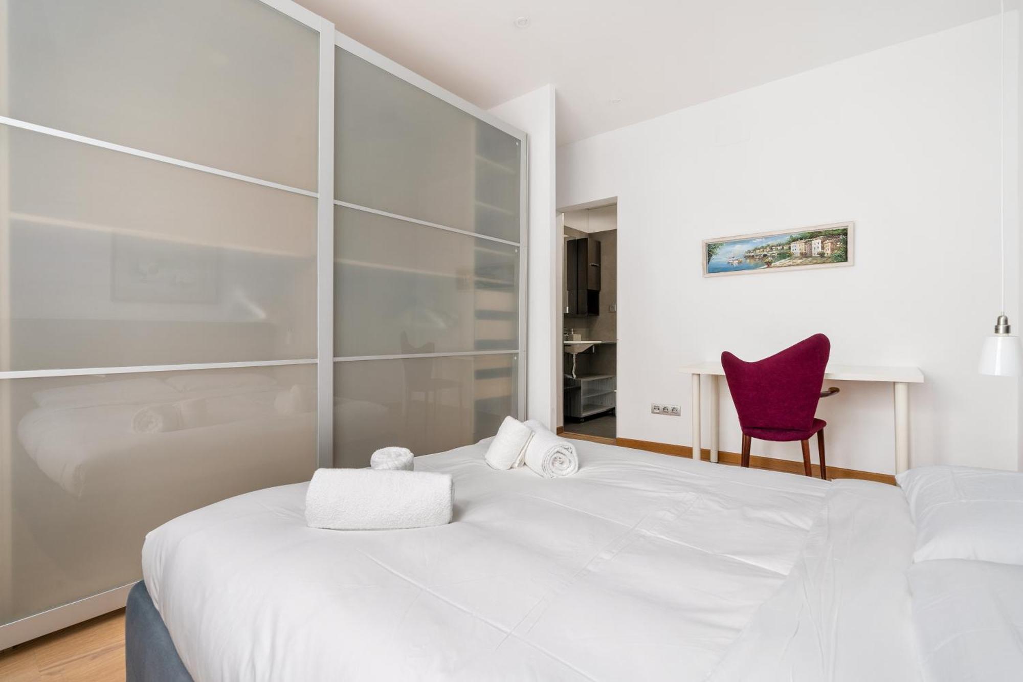 For Couples, Families And Groups, Center Apartament *